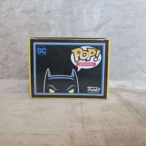 Batman The Animated Series Black Light Batman #369 Special Edition Funko Pop!