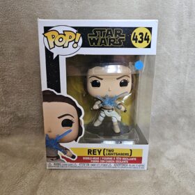 Star Wars: The Rise of Skywalker | Rey (Two Lightsabers) #434 Funko Pop!
